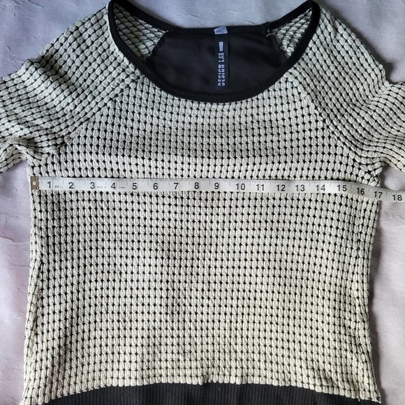 Design Lab Lord & Taylor Split Back Lightweight Layered Shirt Tail Sweater sz XS - Picture 7 of 8